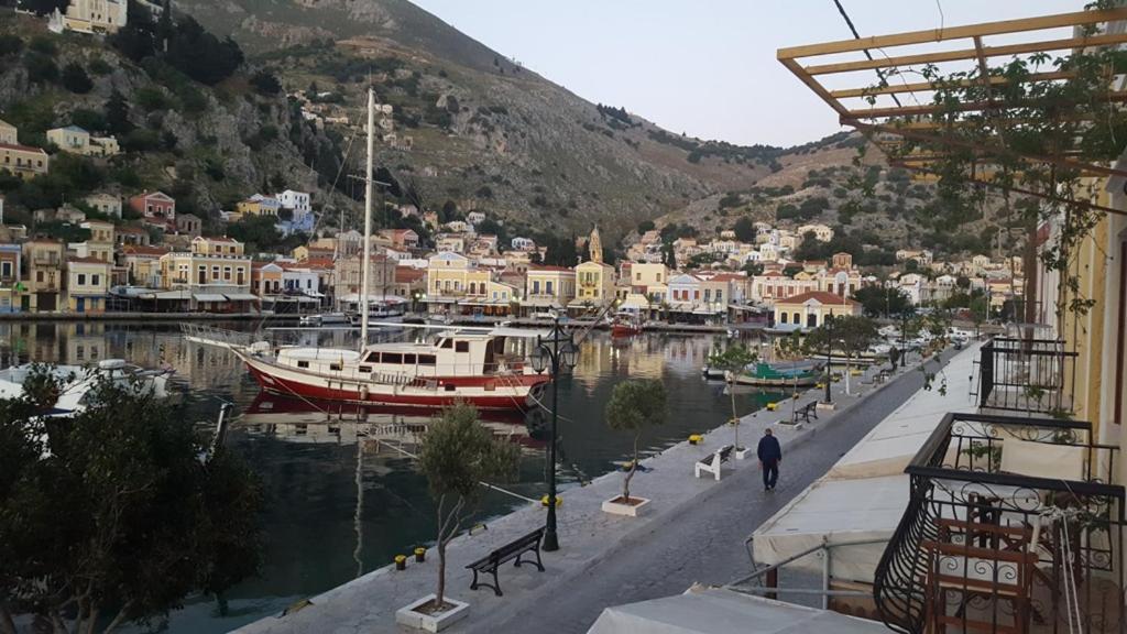 Symi Blue Port Apartment Buitenkant foto