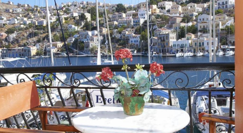 Symi Blue Port Apartment Buitenkant foto