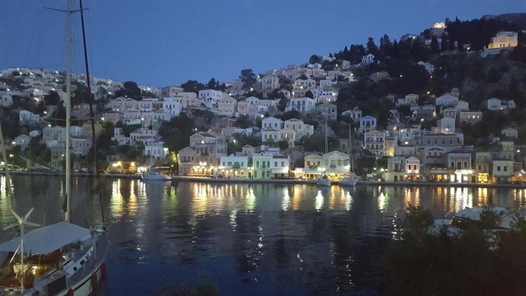 Symi Blue Port Apartment Buitenkant foto
