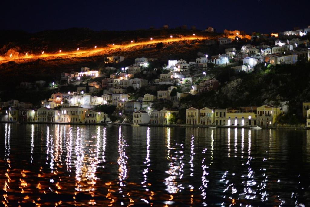 Symi Blue Port Apartment Buitenkant foto