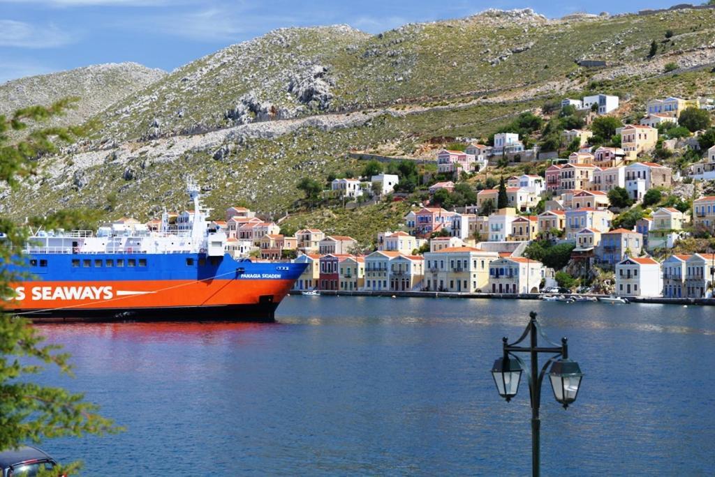 Symi Blue Port Apartment Buitenkant foto